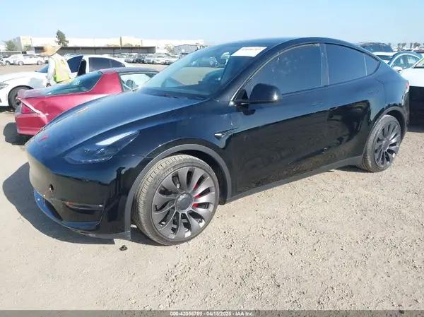 TESLA MODEL Y