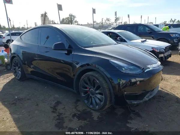 TESLA MODEL Y