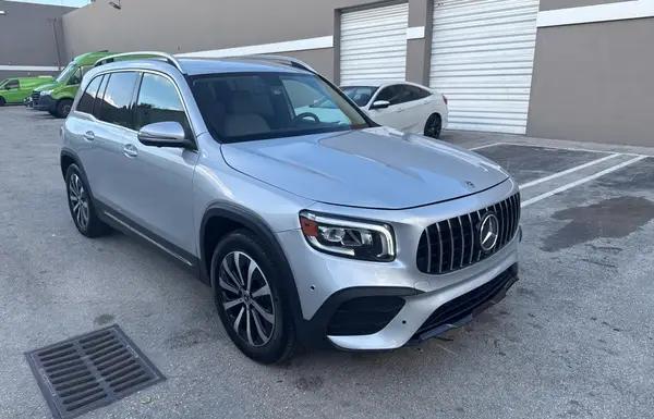 MERCEDES-BENZ GLB