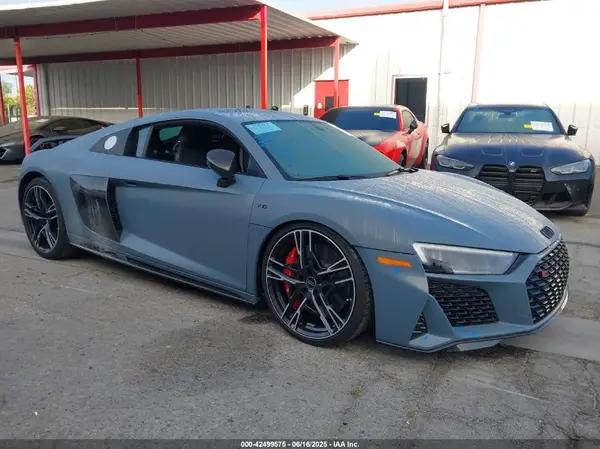 AUDI R8