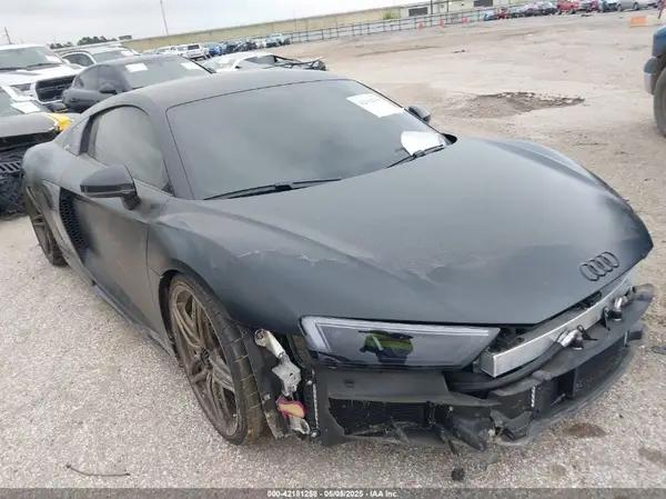 AUDI R8