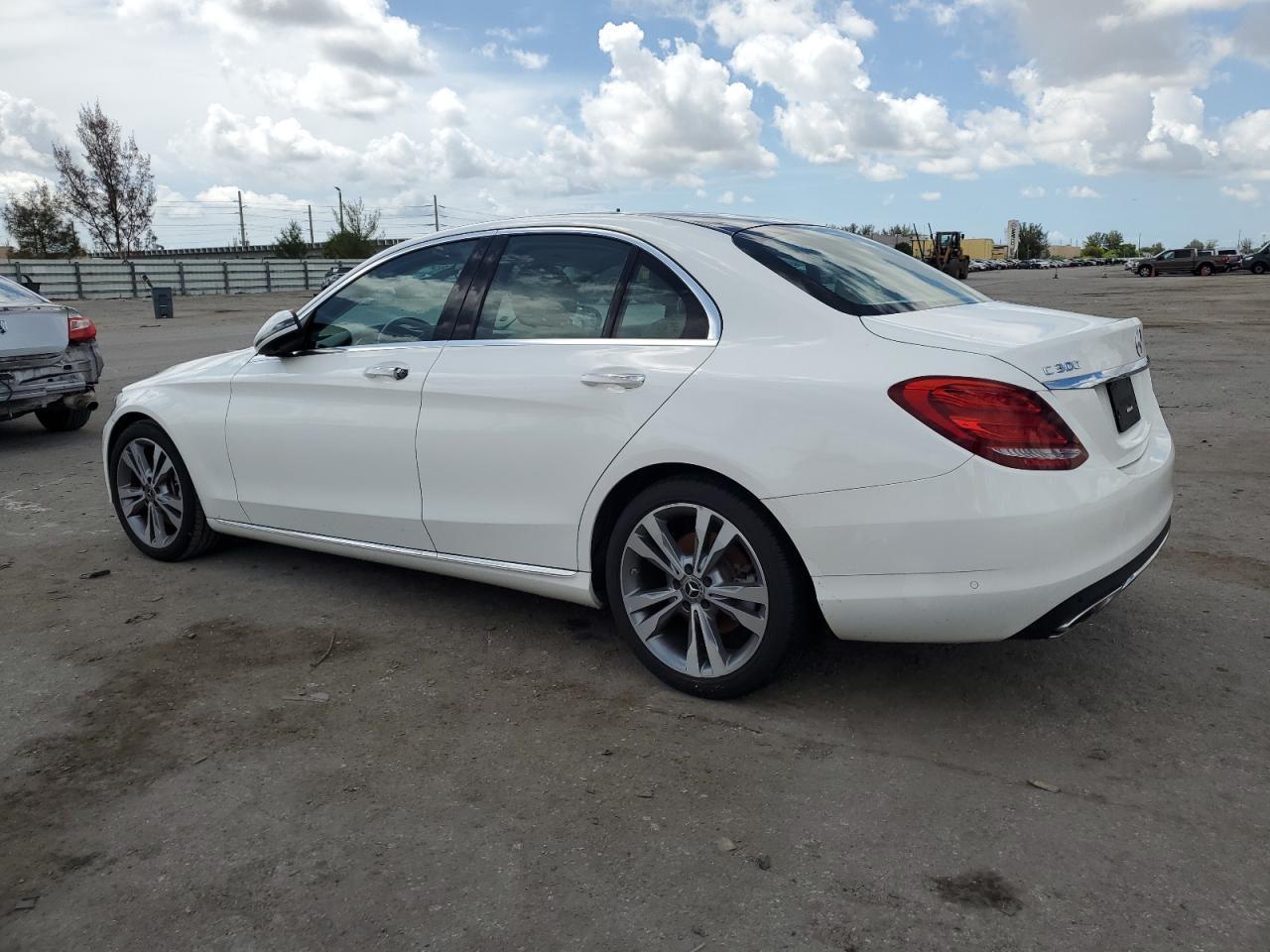 WDDWF4JB4JR414434 2018 MERCEDES-BENZ C CLASS - Image 2