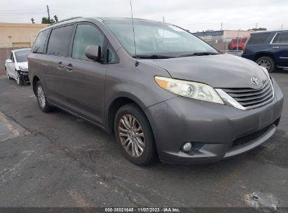 TOYOTA SIENNA