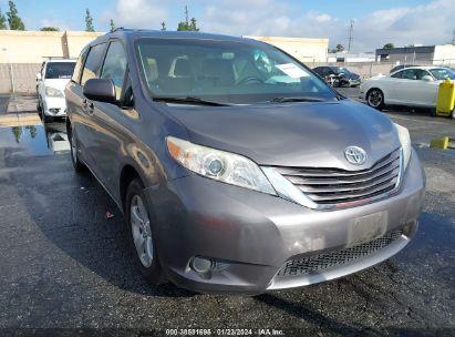 TOYOTA SIENNA