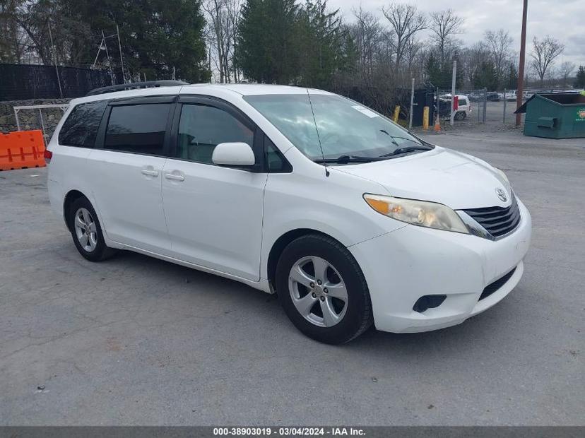 TOYOTA SIENNA