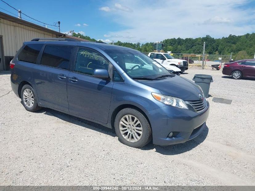 TOYOTA SIENNA