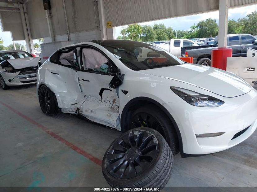 TESLA MODEL Y