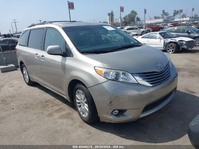 TOYOTA SIENNA